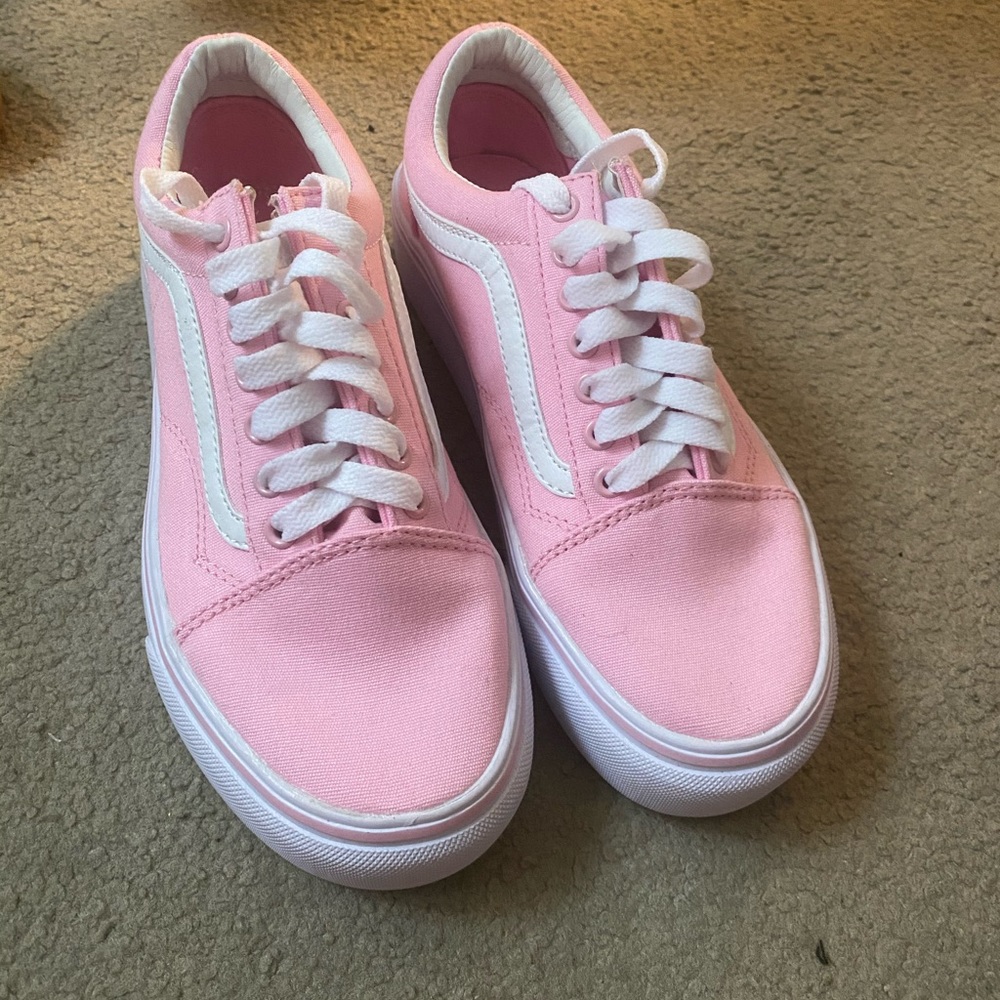BRAND NEW Old Skool Platform Vans in Baby Pink